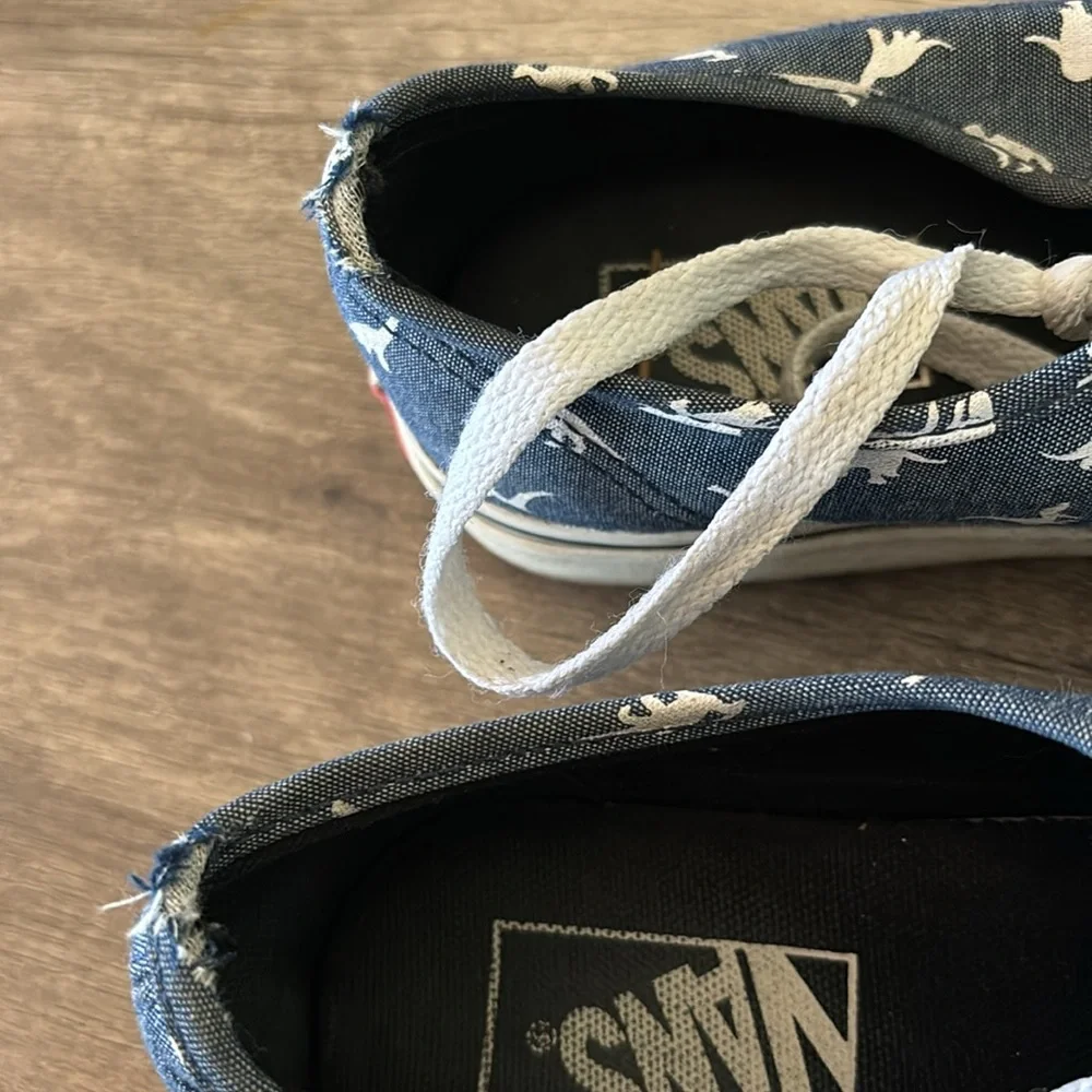 Vans dinosaur lace up sneakers men’s size 5.5 woman’s size 7